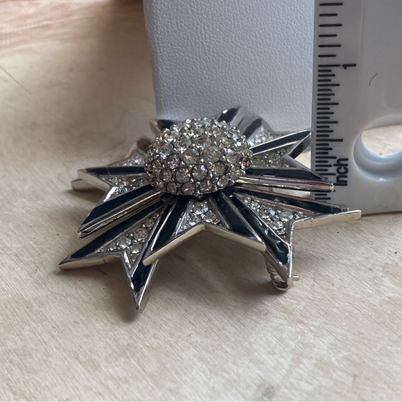 Vintage- Ciner- Enameled & Pave of Diamanté, Maltese Cross Brooch - Picture 11 of 11